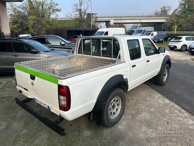 NISSAN Navara 2.5 D 4p. Double Cab Efficient