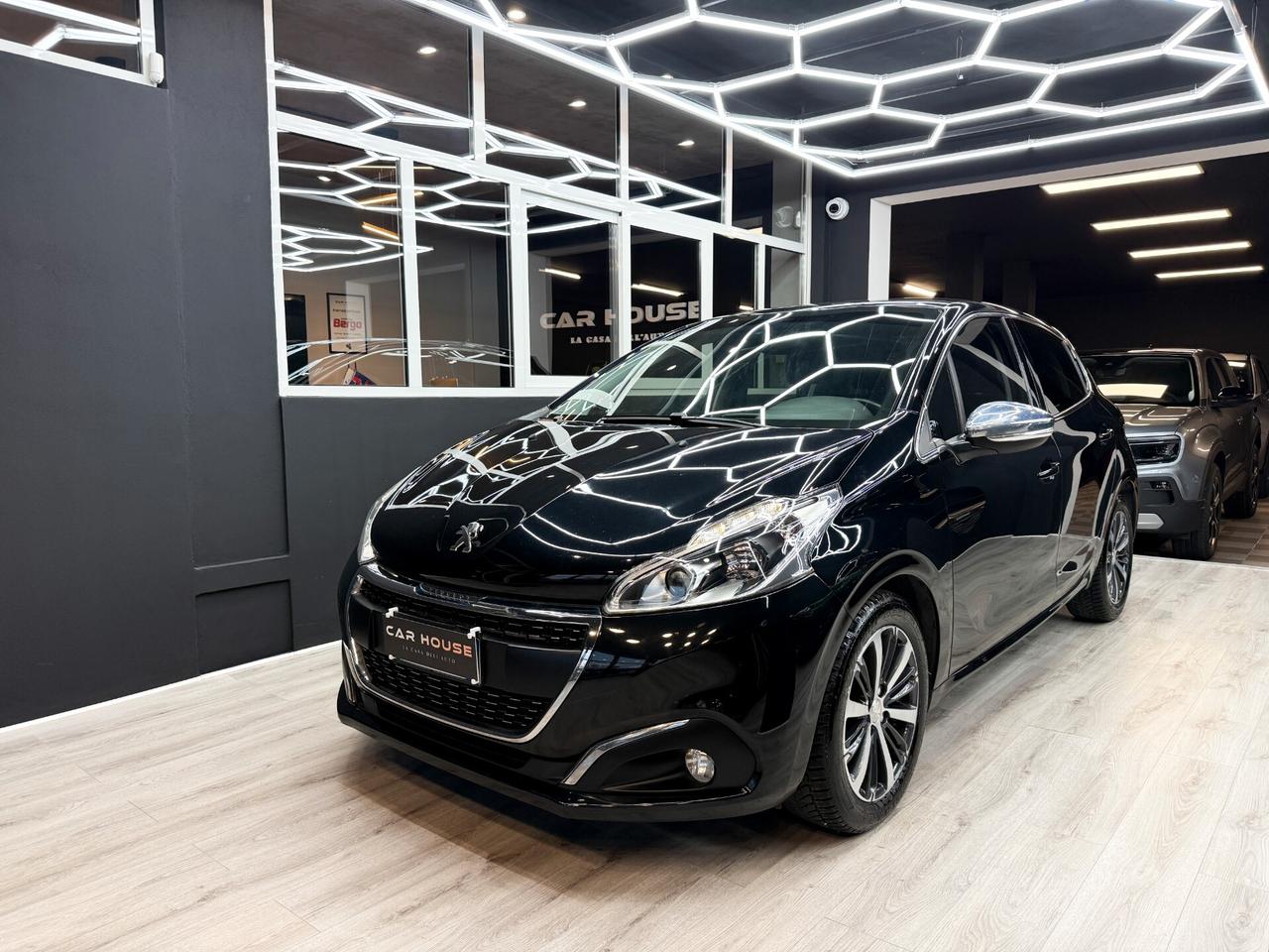 Peugeot 208 1.2 82CV puretech Allure OK NEOPATENTATI