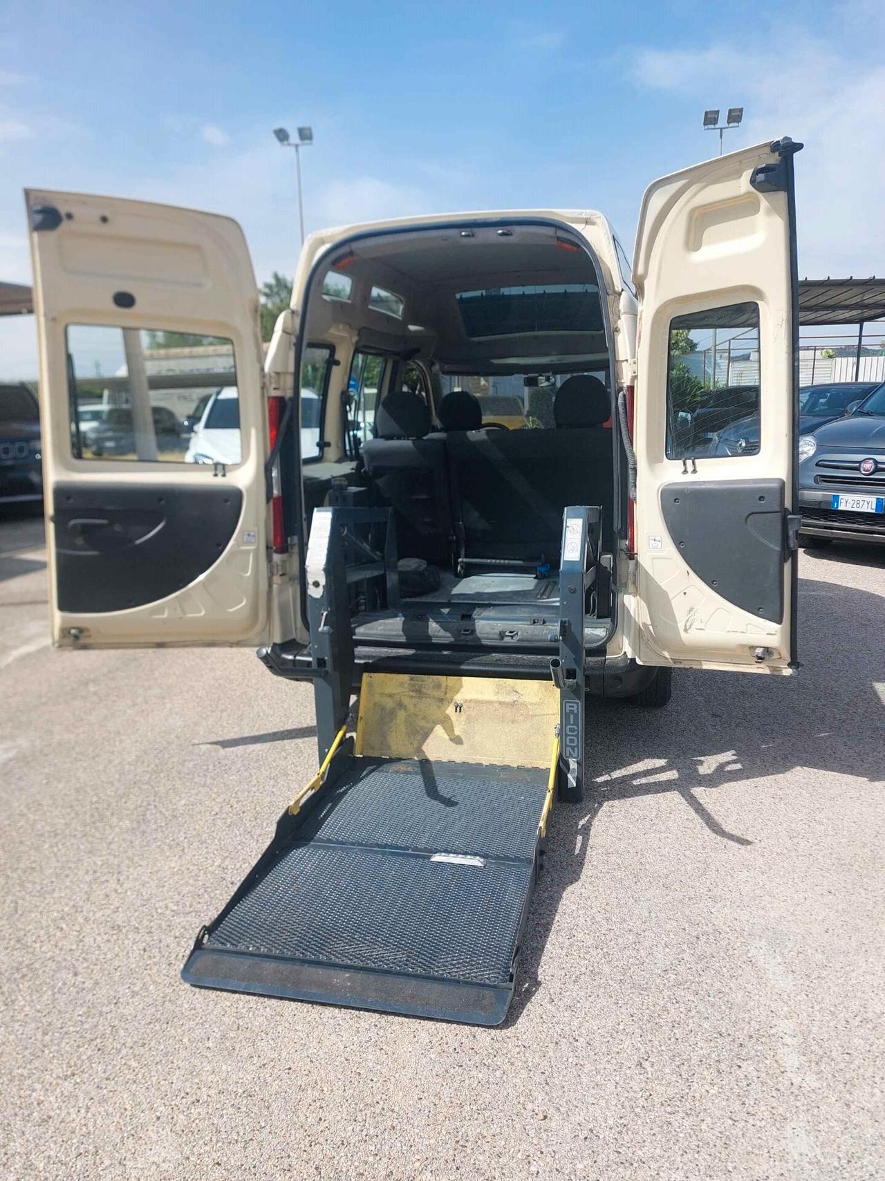 Fiat Doblo Doblò CON SOLLEVATORE PER CARROZZINA DISABILE