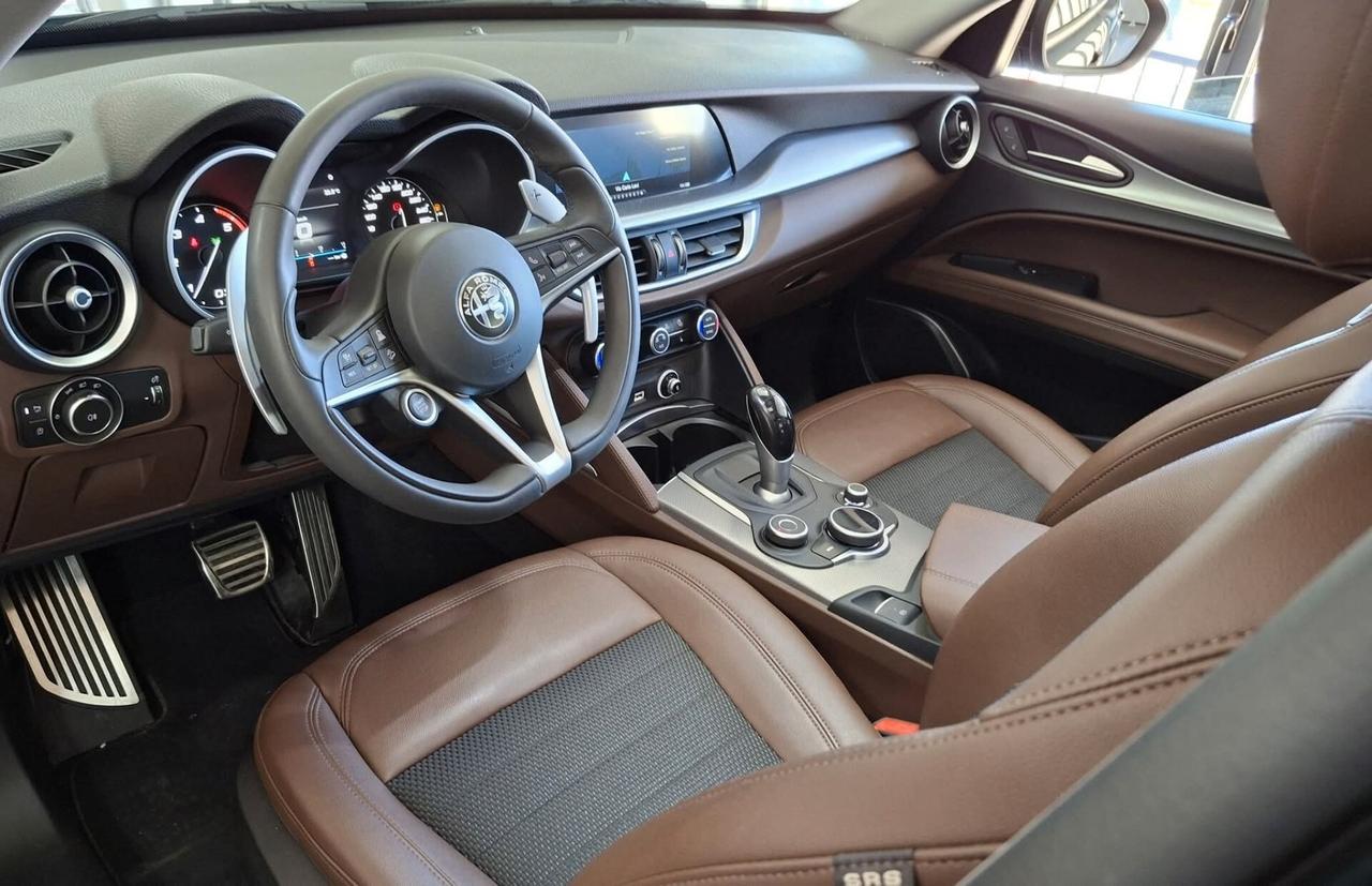 Alfa Stelvio 210 CV AT8 Q4 tetto panoramico