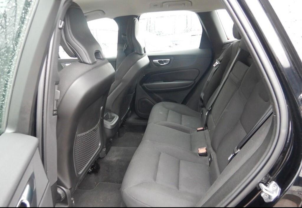 VOLVO XC60 2.0D 197CV B4 (D) GEARTRONIC MOMENTUM ( FARI LED - COCKPIT - NAVI - SENSORI POST. - CERCHI 18 )