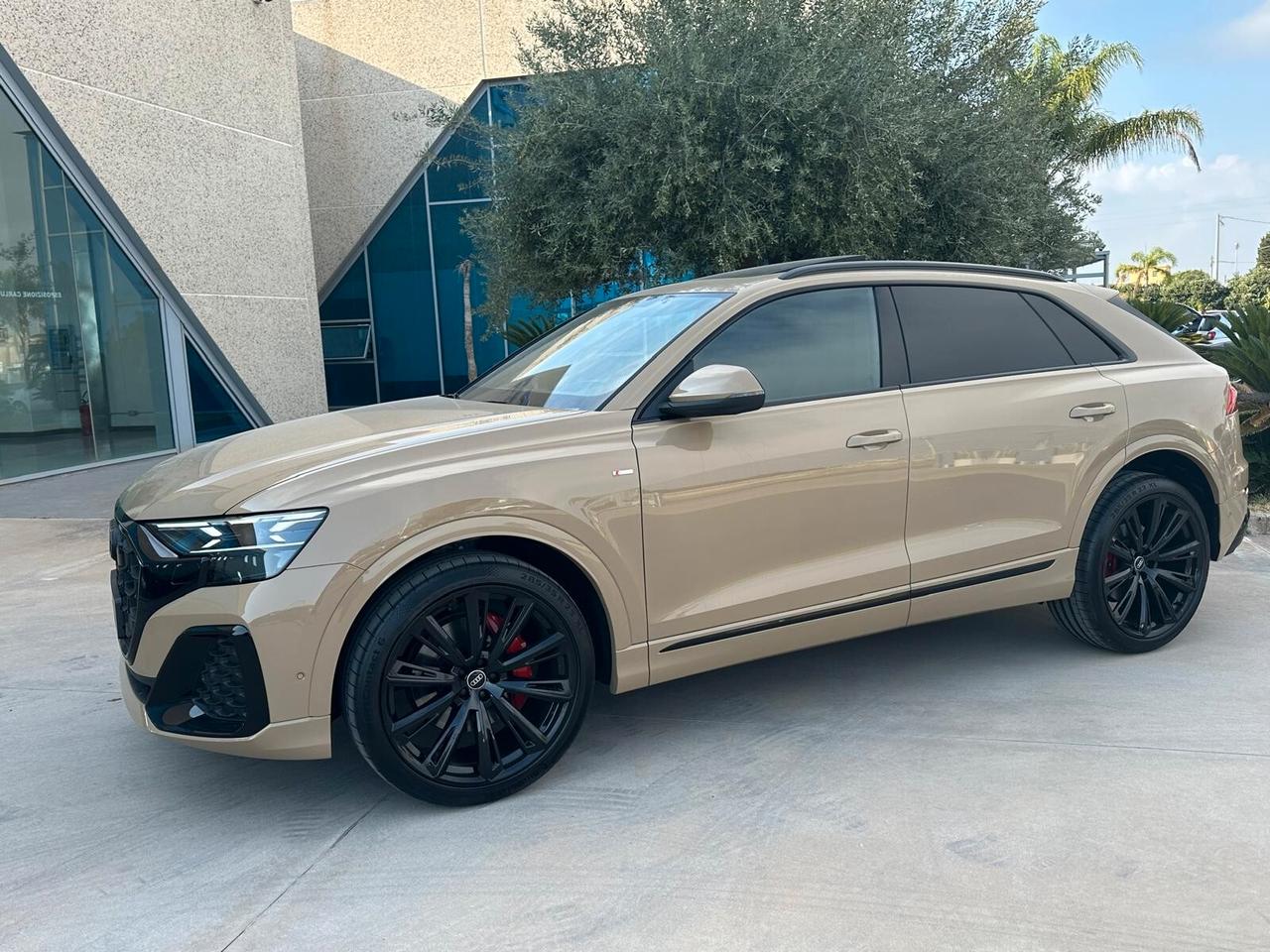 Audi Q8 50 TDI S-Line possibilità noleggio no scoring