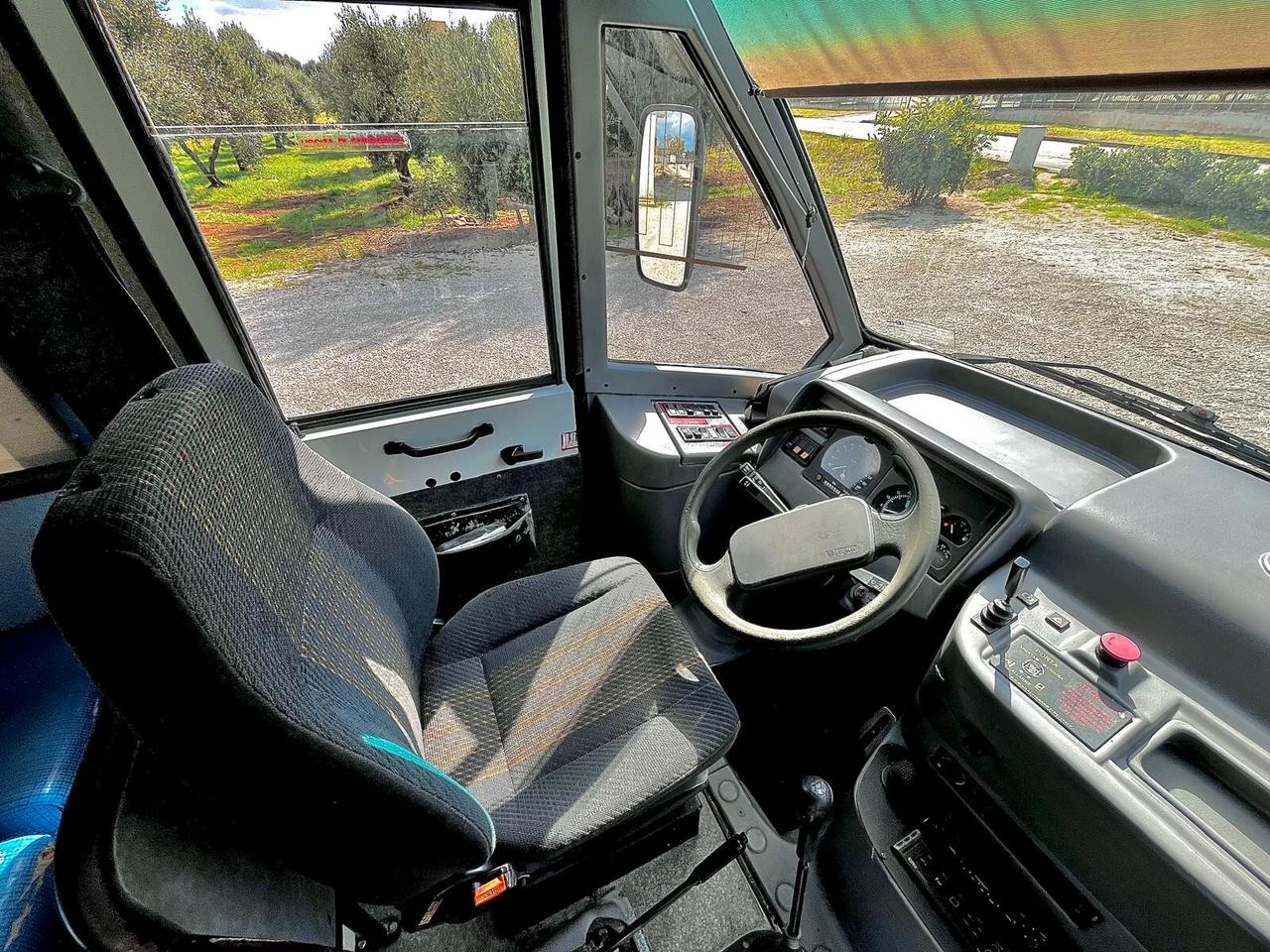 AUTOBUS IVECO DAILY 49E12 UNICO PROPRIETARIO 24 POSTI