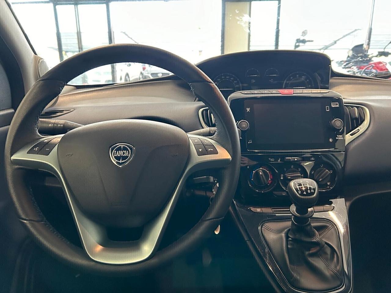 Lancia Ypsilon PLATINO 1.0 FireFly Hybrid SPOTICAR