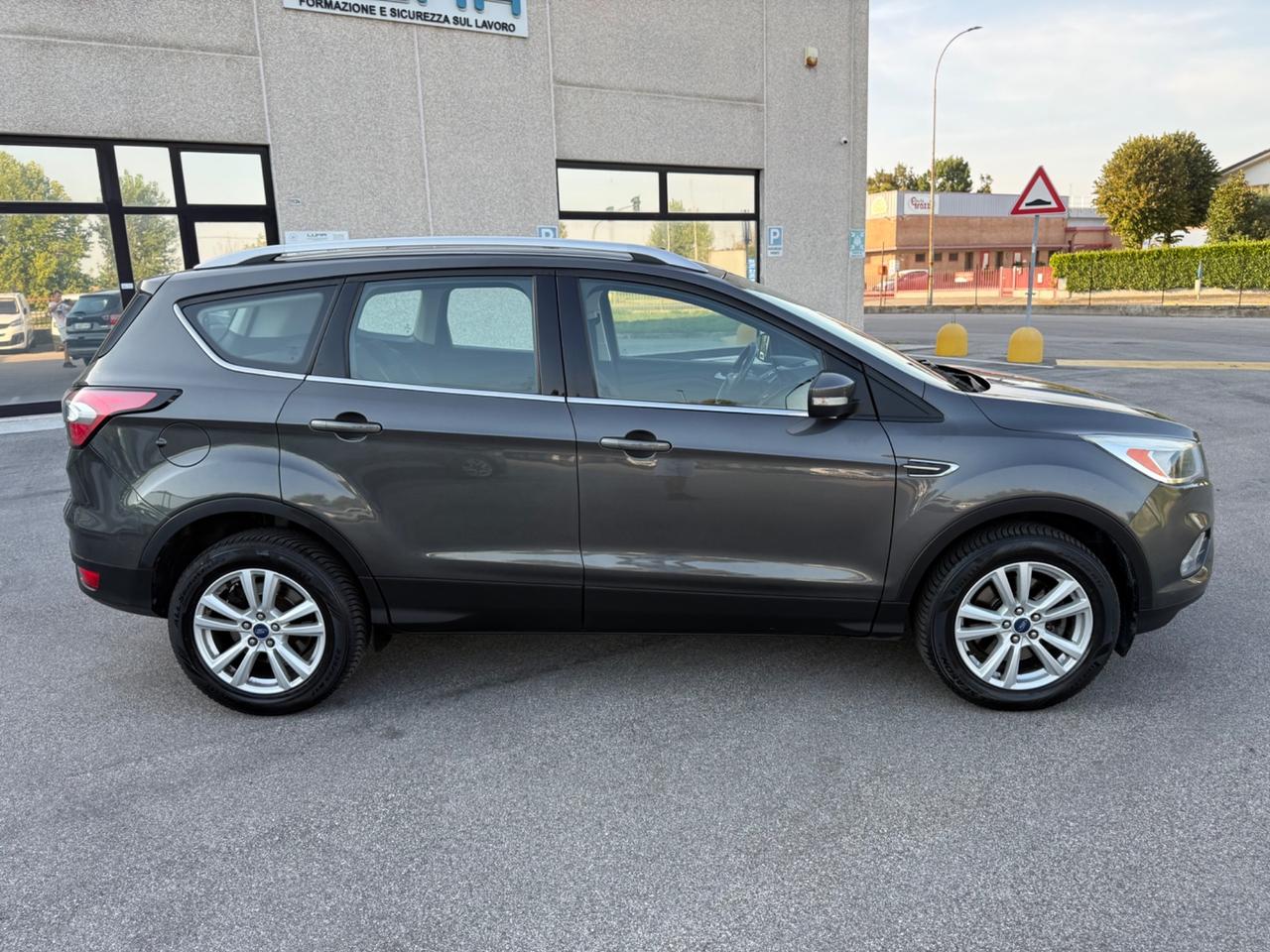Ford Kuga 1.5 TDCI 120 CV 2WD Titanium Tetto Apribile