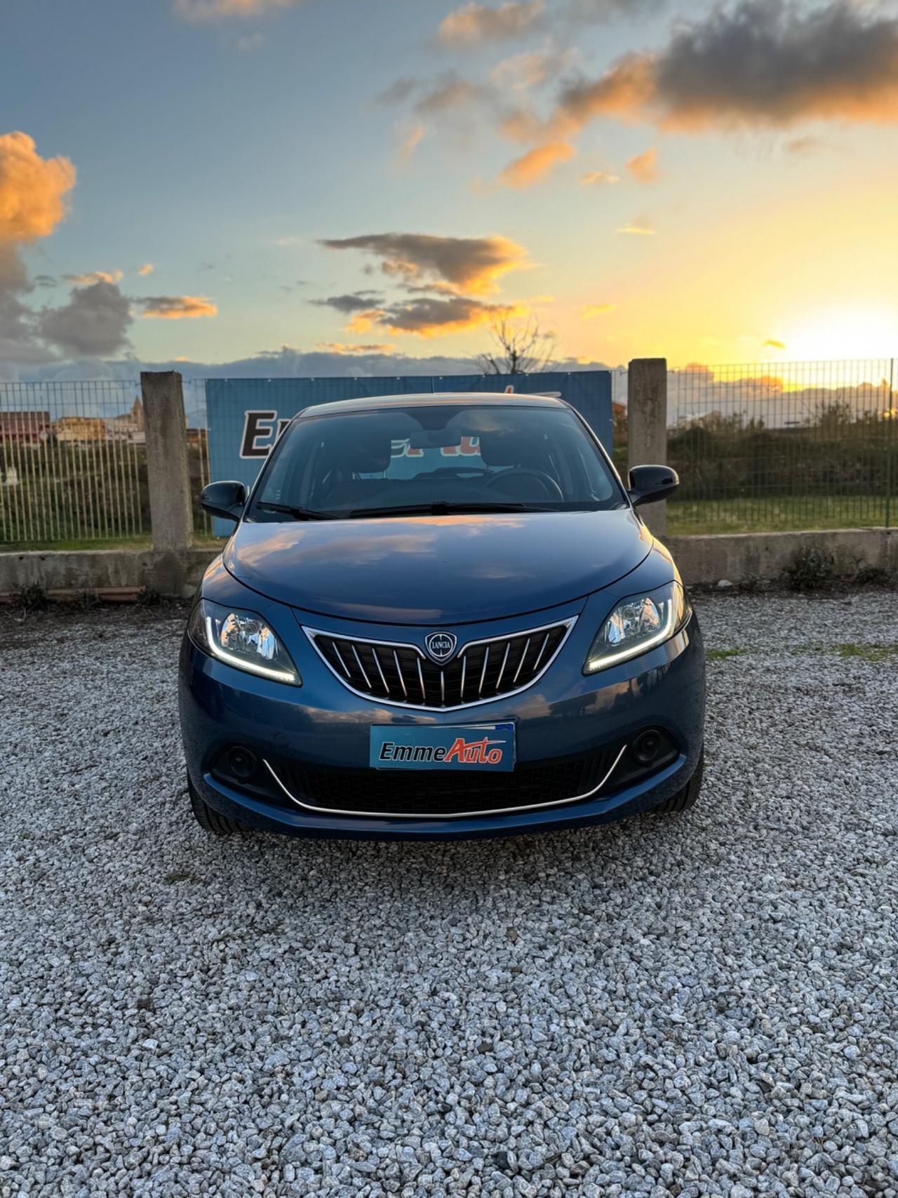 Lancia Ypsilon 1.0 FireFly 5 porte S&S Hybrid Ecochic Silver