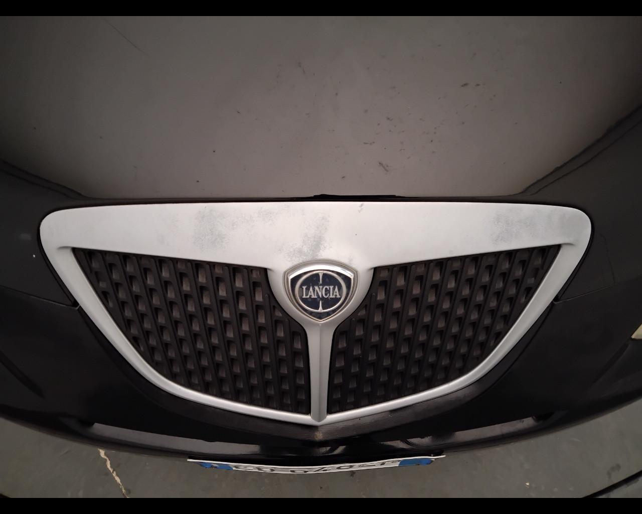 LANCIA Ypsilon II 2007 - Ypsilon 1.2 8v New Oro (oro)