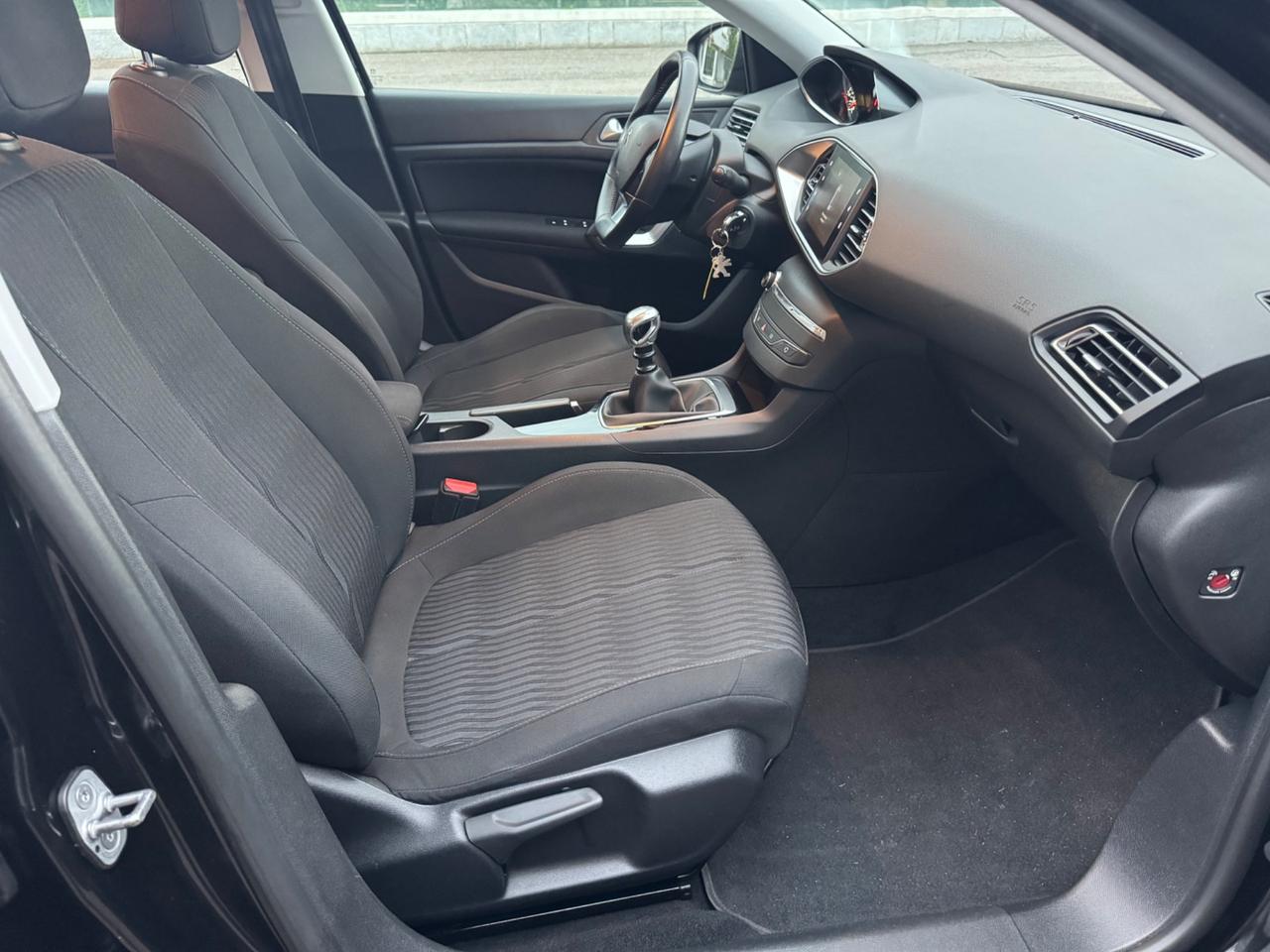 Peugeot 308 BlueHDi 120 S&S EAT6 SW Allure