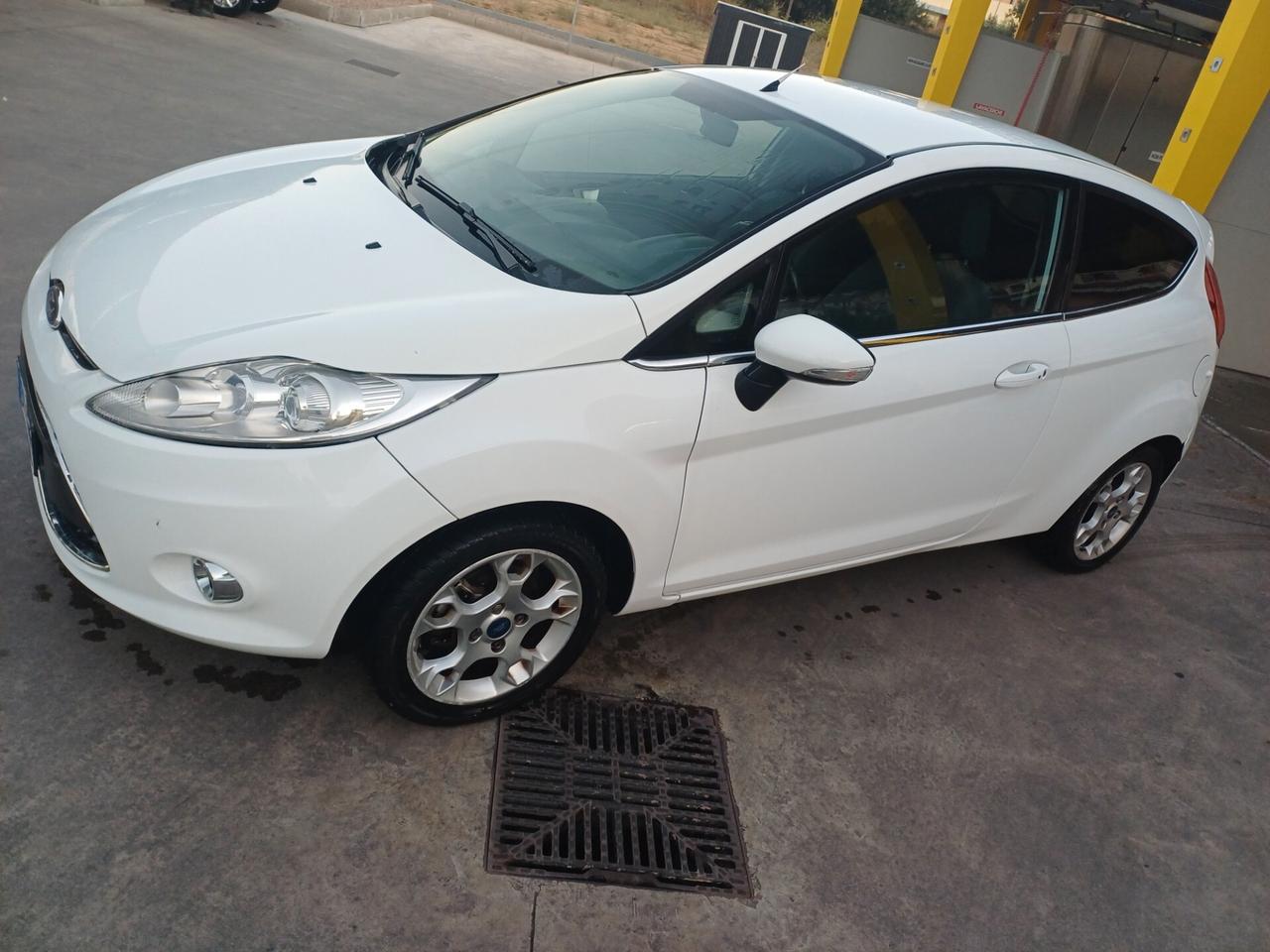 Ford Fiesta 1.4 TDCi 70CV 3 porte Titanium 2013