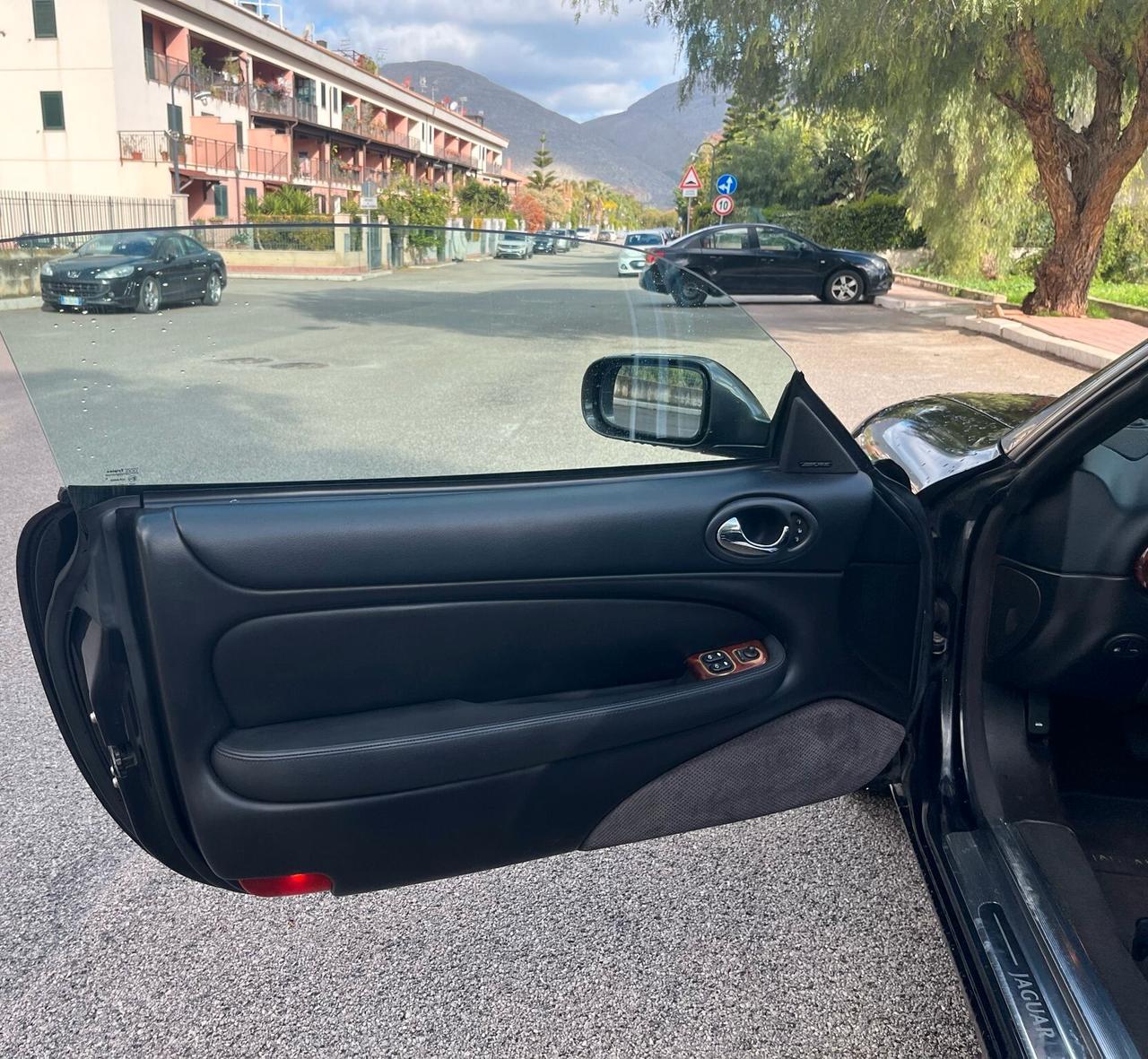 MAGNIFICA JAGUAR XKR CABRIO 363 CV - 8 CILINDRI - ASI - 125000 KM - DA VEDERE.