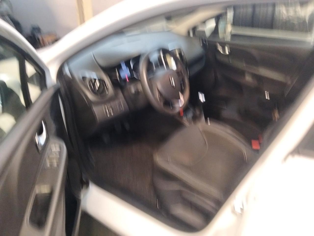 Renault Clio dCi 8V 75 CV 5 porte Moschino Life