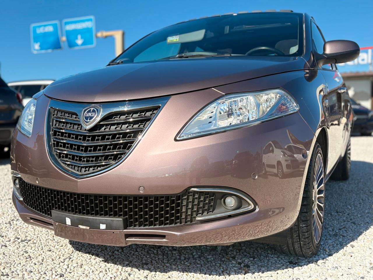Lancia Ypsilon 1.2 69 CV 5 porte Platinum TETTO APRIBILE