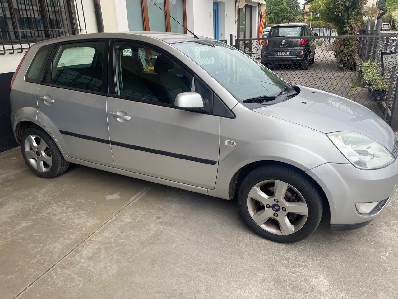 Ford Fiesta 1.2 16V 5p. Ghia