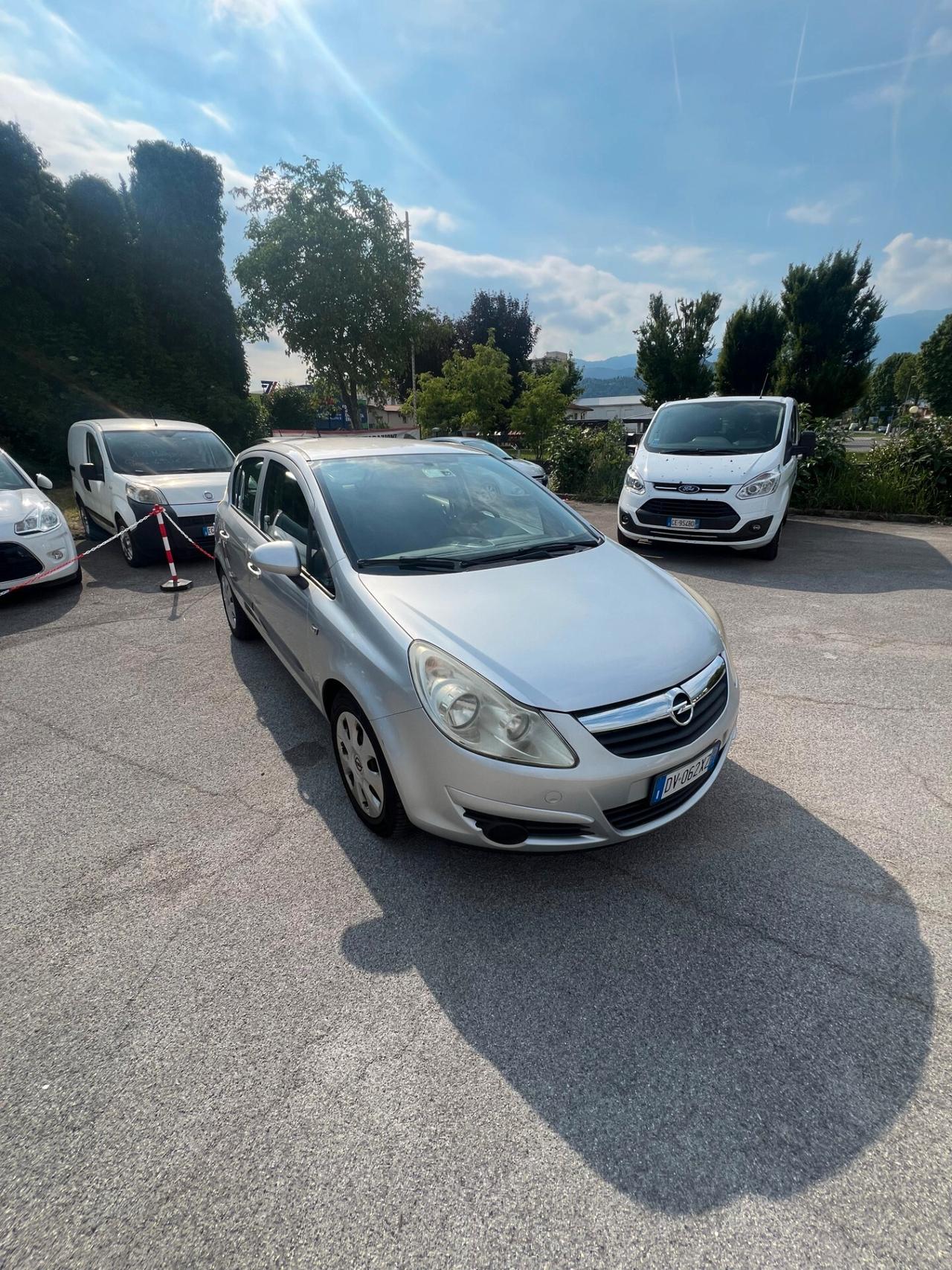Opel Corsa 1.4 16V 5 porte Cosmo