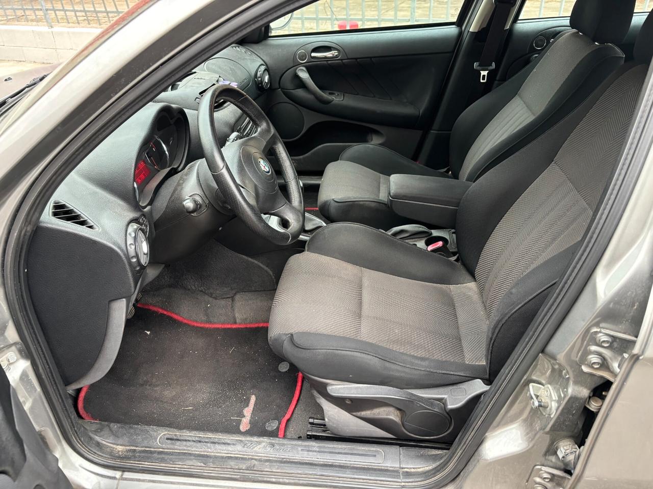 Alfa Romeo 147 1.6 16V TS (105) 5 porte Distinctive