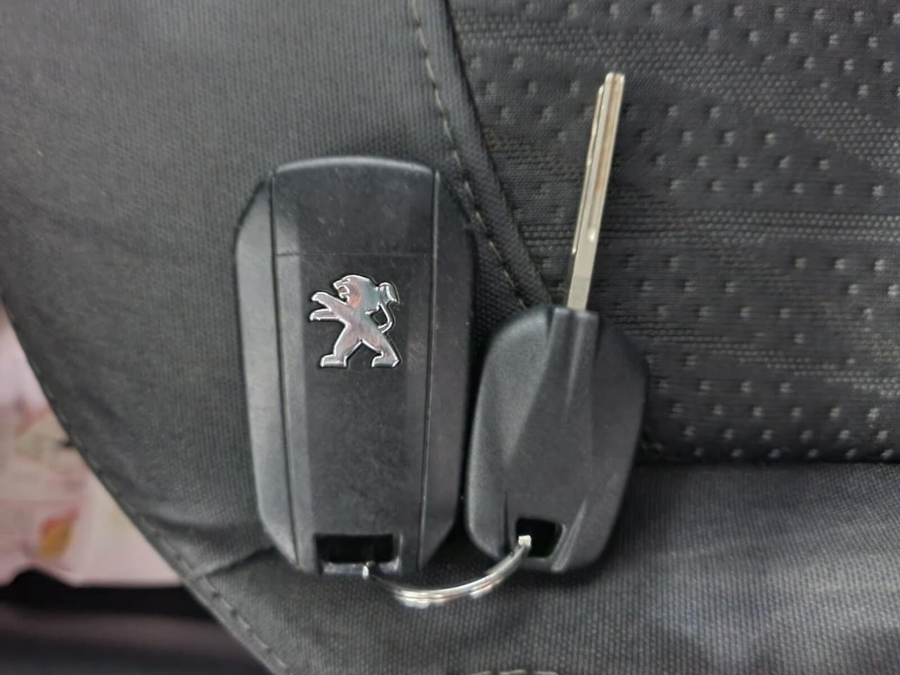 Peugeot 208 1.4 HDi 68cv Allure 2014