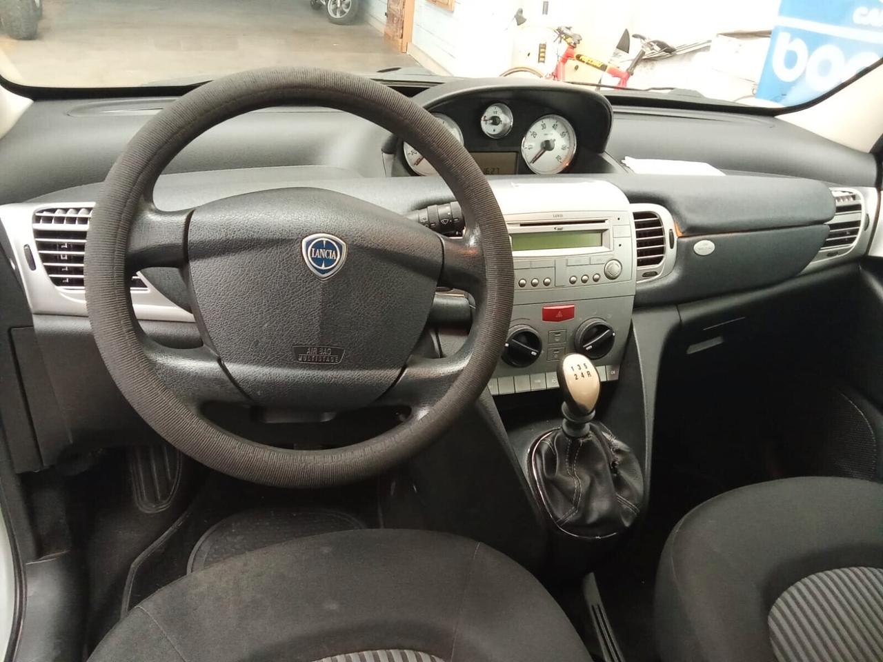 Lancia Ypsilon 1.2 Platino /44 KW/ NEOPATENTATI/