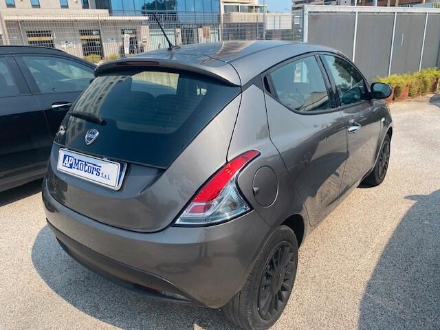 Lancia Ypsilon 1.2 69 CV 5 porte GPL Ecochic Silver 2021