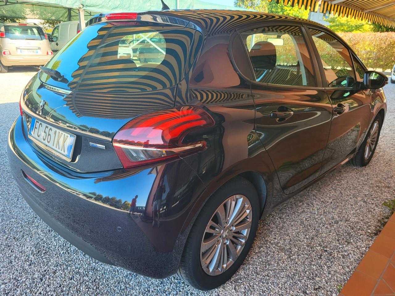 Peugeot 208 208-1.2 benz/gpl
