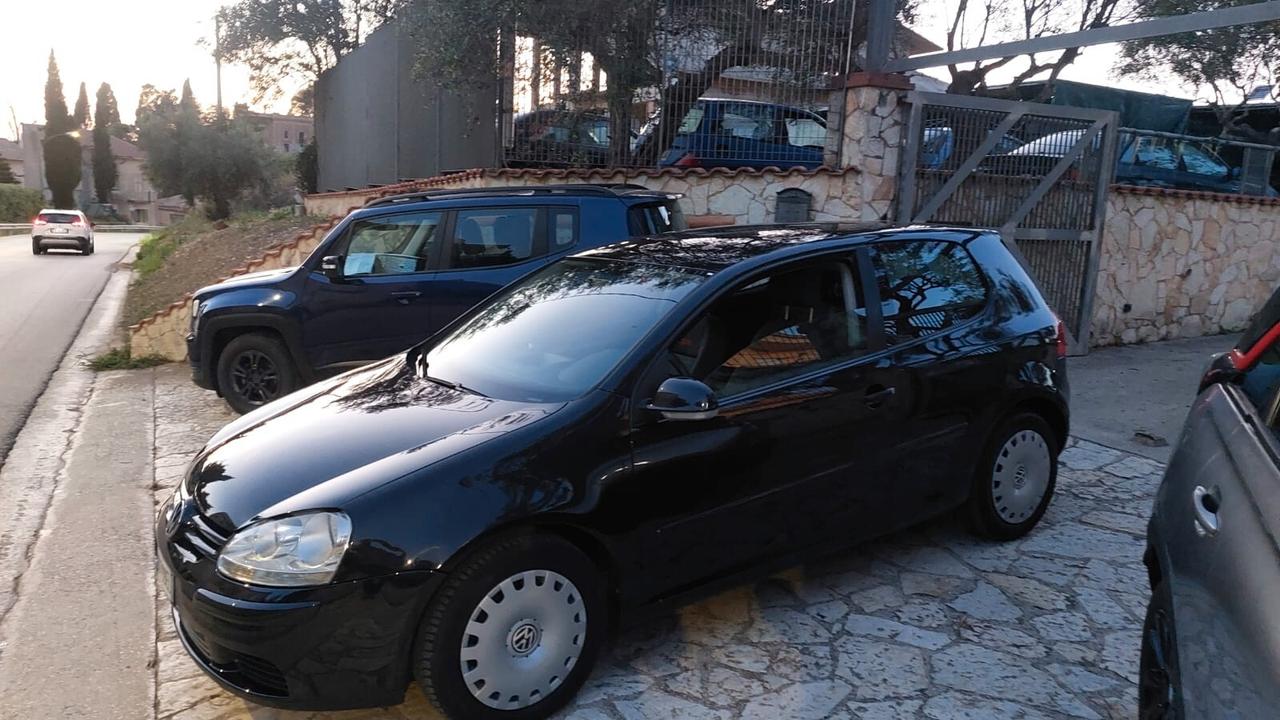 VOLKSWAGEN GOLF 5