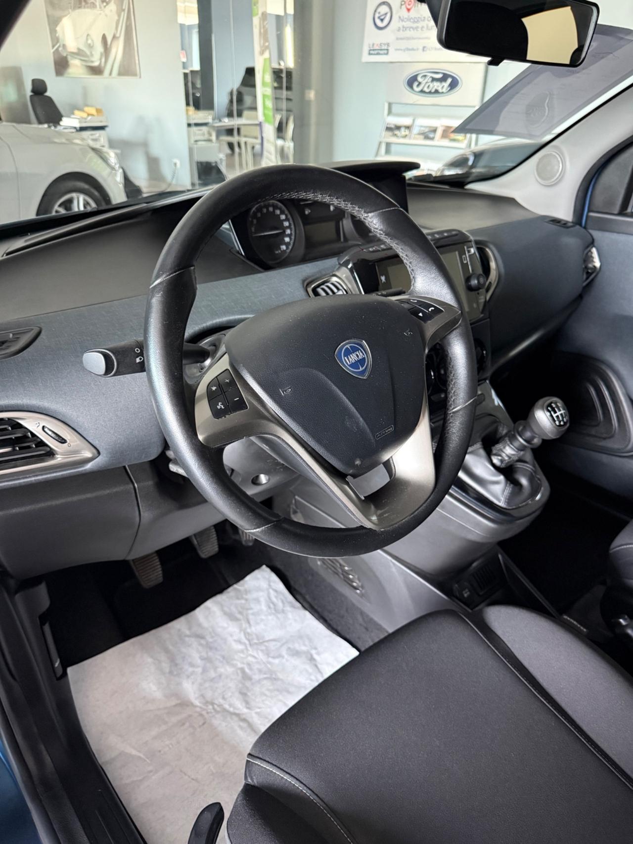 Lancia Ypsilon 1.0 FireFly 5 porte S&S Hybrid Gold 2023