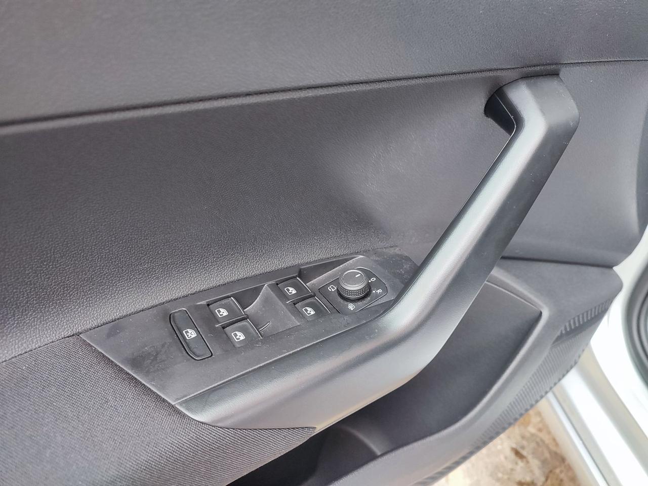 Volkswagen Taigo 1.0 TSI R-Line C. A. #9071