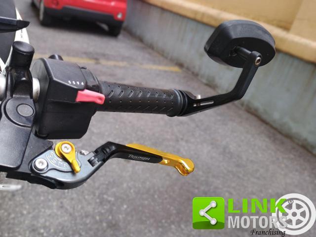 TRIUMPH Street Triple 675 Triple