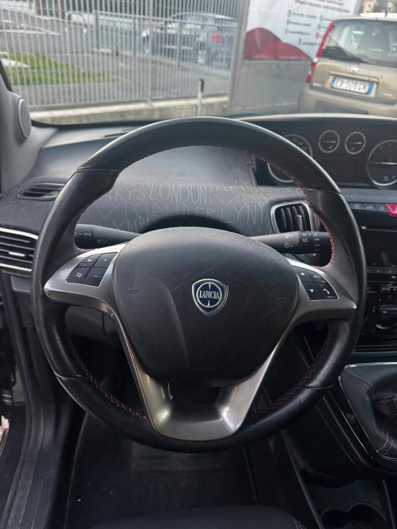 Lancia Ypsilon 1.2 69 CV 5 porte S&S Platinum
