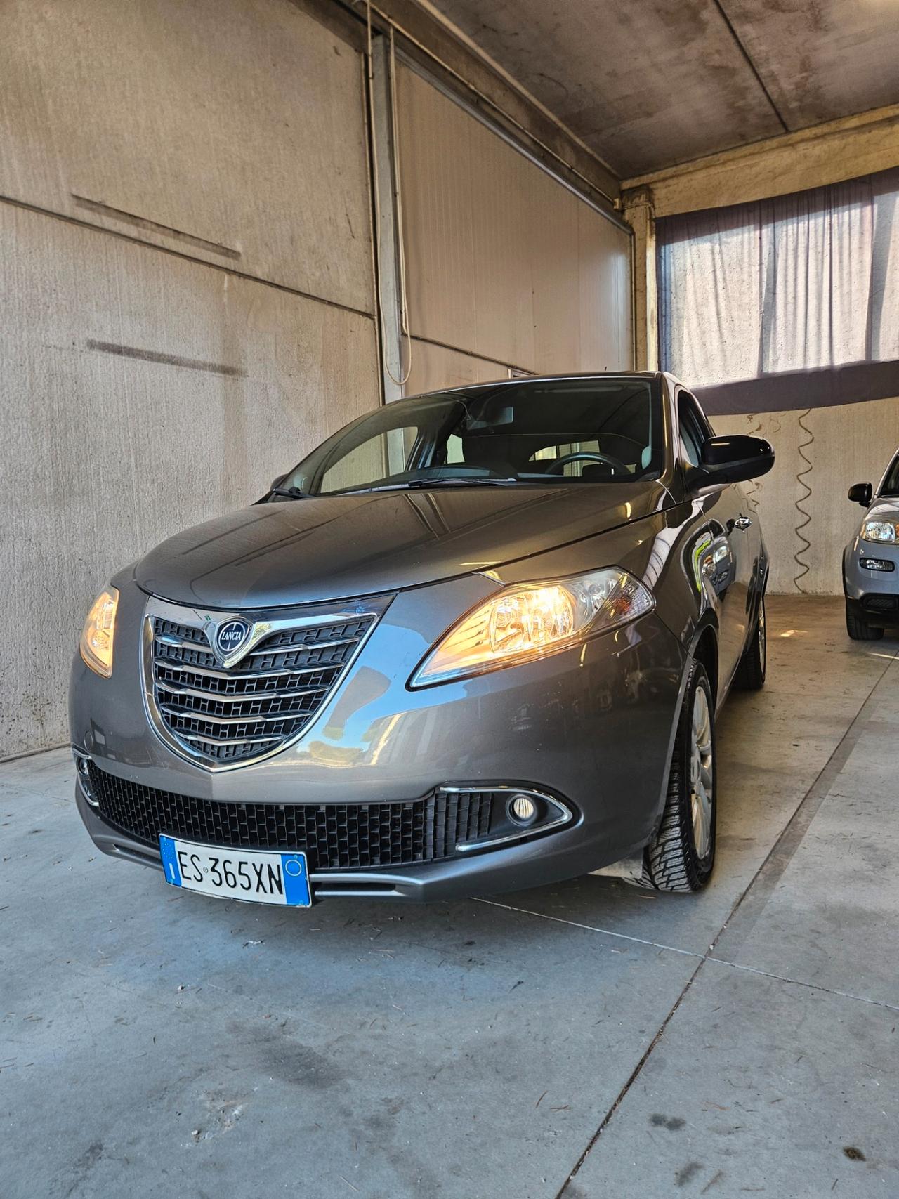 Lancia Ypsilon 1.2 69 CV 5 porte S&S Platinum