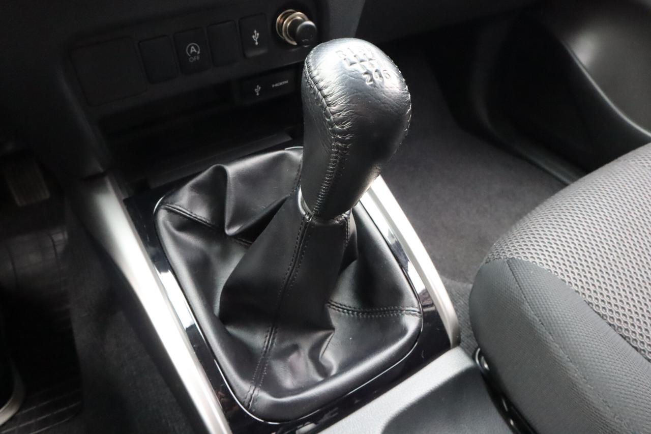 Mitsubishi L200 2.4 DI-D 180 CV DoCab solo 17500 KM