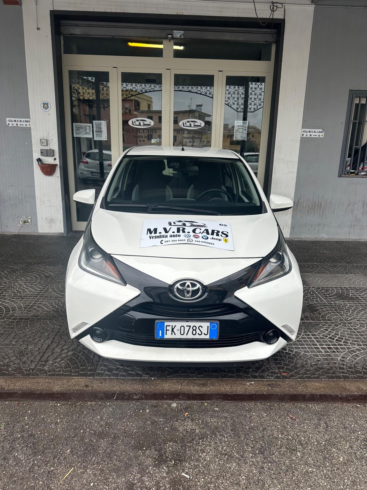 Toyota Aygo 1.0 VVT-i 69 CV 5 porte x-black TSS