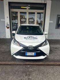 Toyota Aygo 1.0 VVT-i 69 CV 5 porte x-black TSS