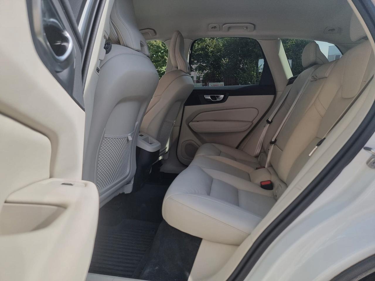 Volvo XC 60 XC60 B4 (d) AWD automatico Ultimate Dark