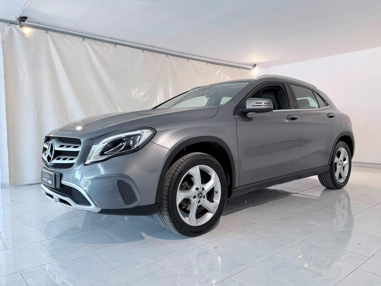 MERCEDES GLA 180D PREMIUM NEOPATENTATI