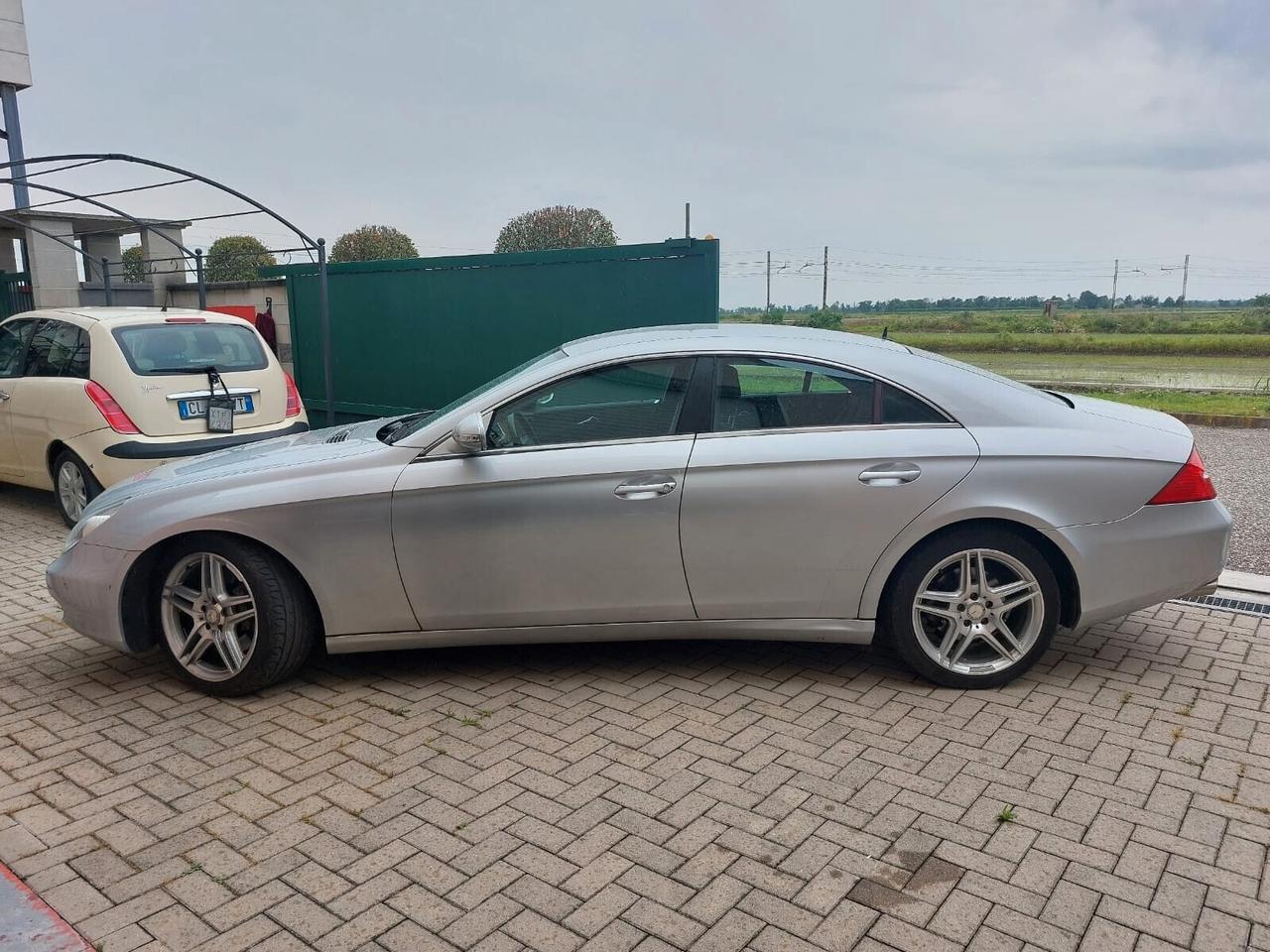 Mercedes-Benz CLS 350 V6 272CV SPORT AMG NAVY TEL.!!!!
