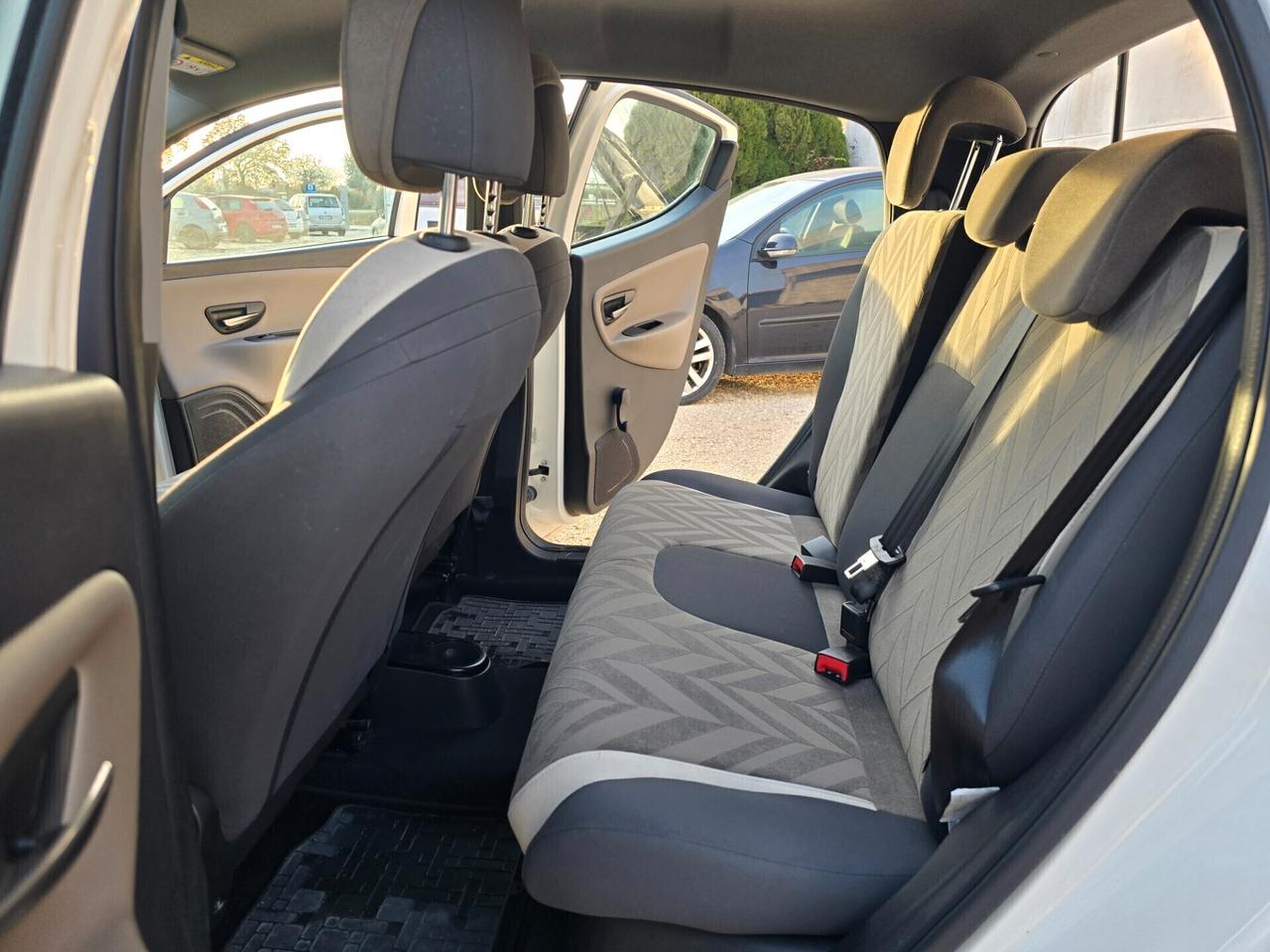 Lancia Ypsilon 1.2 69 CV 5 p benzina