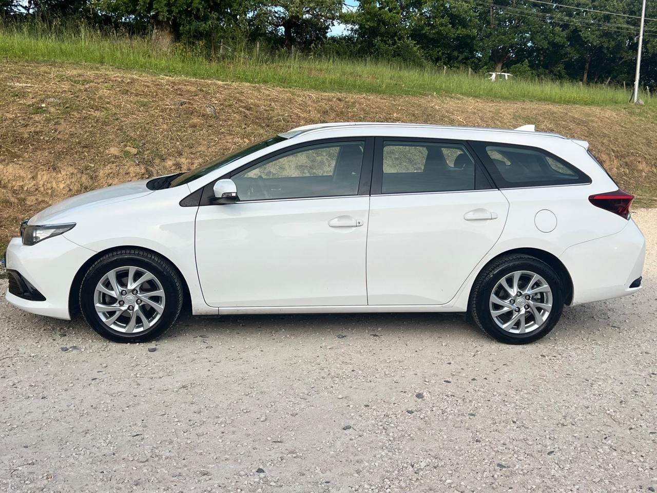 Toyota Auris Touring 1.4 D-4D Active Permute Rate Garanzia