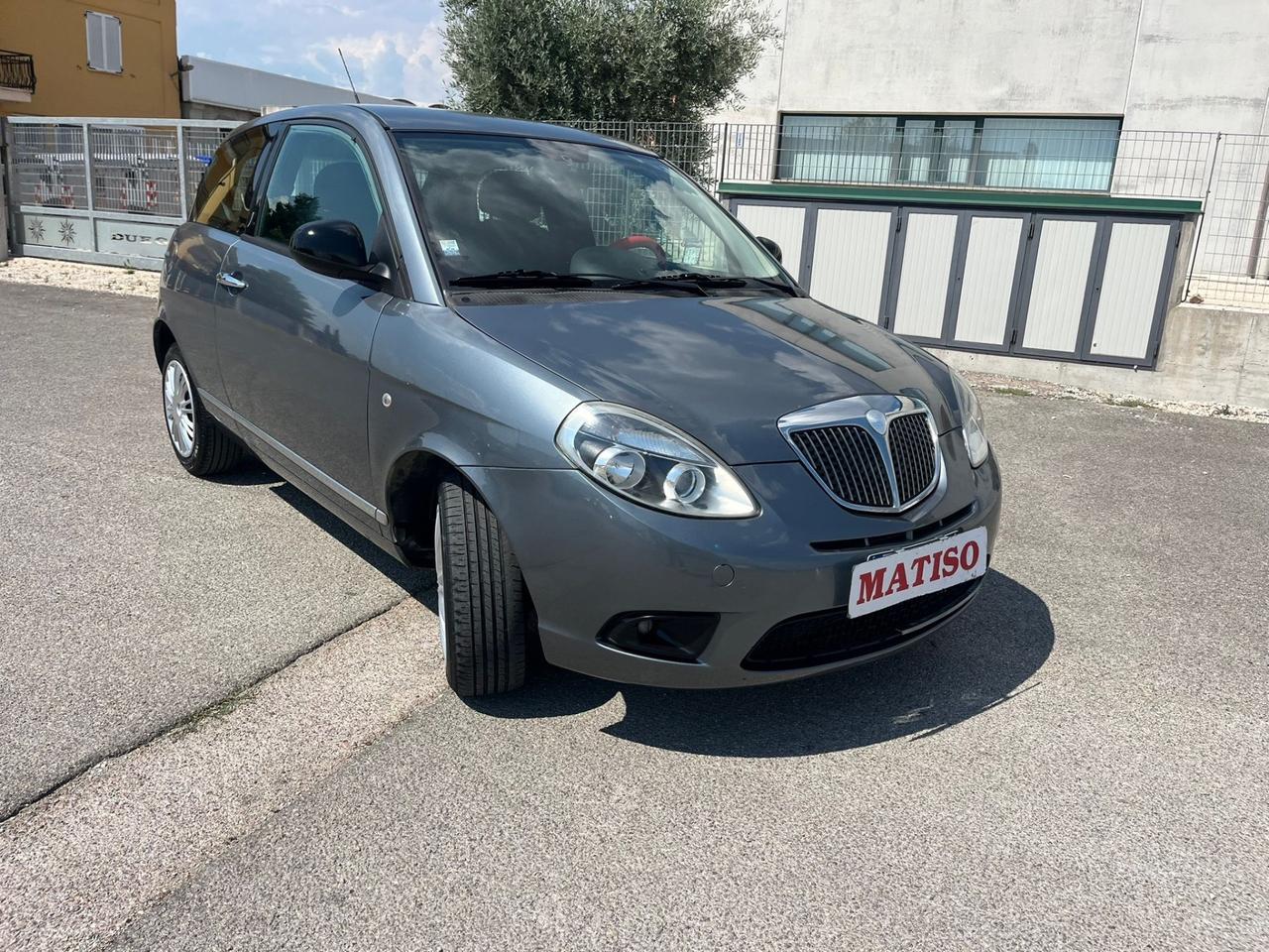 Lancia Ypsilon 1.3 MJT 75 CV Unyca