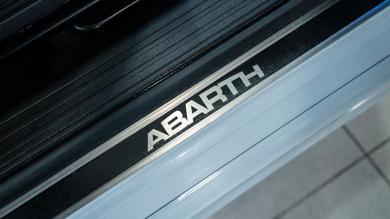 Abarth 695 1.4 TJET 180CV COMPETIZIONE CARBONIO BREMBO SABELT FULL OPTIONAL