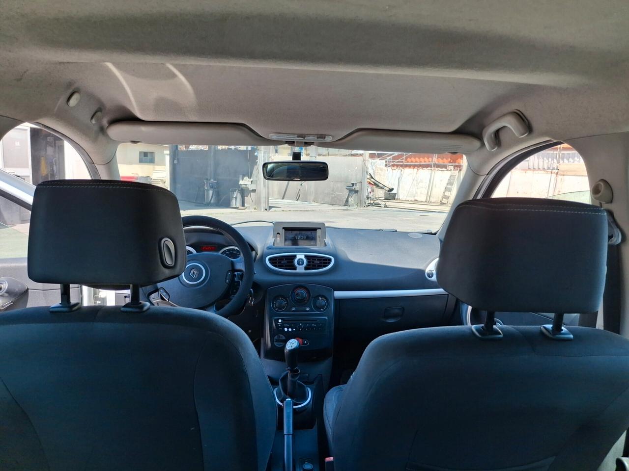 Renault Clio 1.2 16V.-5 Porte-NAVIGATORE-