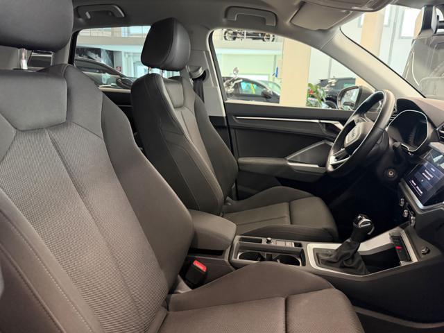 AUDI Q3 35 TFSI Business