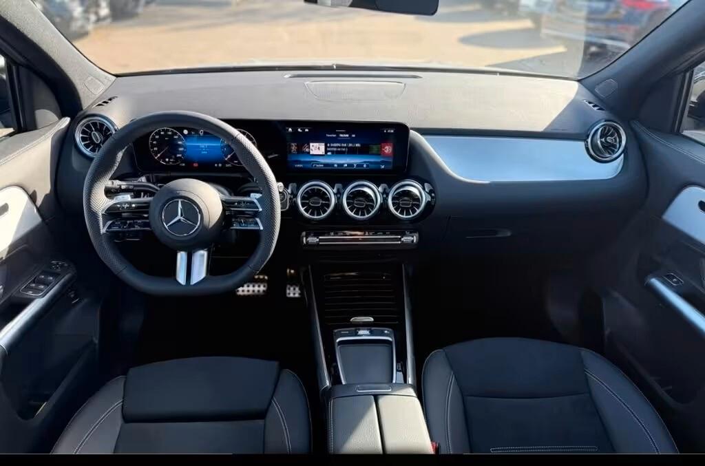 MERCEDES-BENZ GLA 200D NEW 150CV AUTOMATIC 4MATIC AMG LINE ( FARI LED - TETTO PANORAMICO APR. - AMBIENT LIGHTS - PELLE - CRUISE - NIGHT PACK - NAVI PREMIUM - PARK ASSIST - TELECAMERA 360 - CERCHI 20 ) KM 3000
