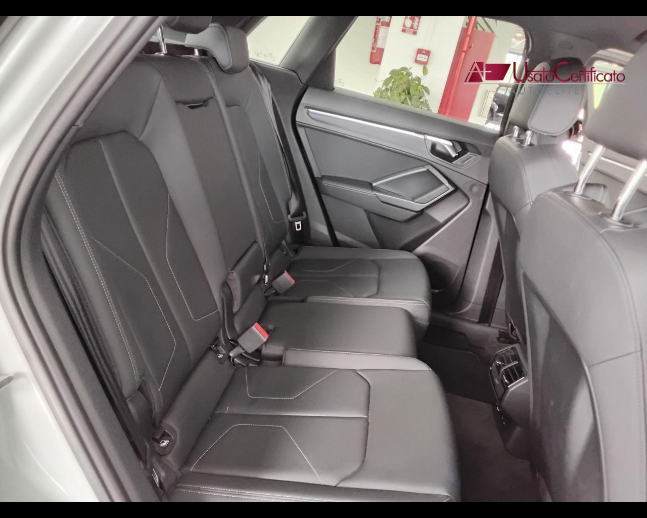 AUDI Q3 40 TDI quattro S tronic Business Advanced
