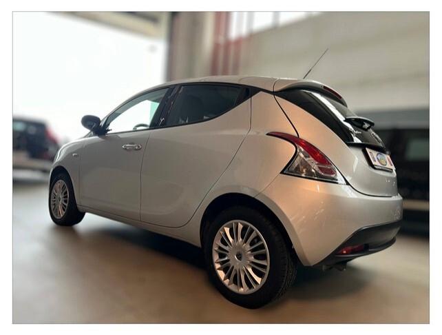 Lancia Ypsilon 1.2 69 CV 5 porte Gold X NEOPATENTATI