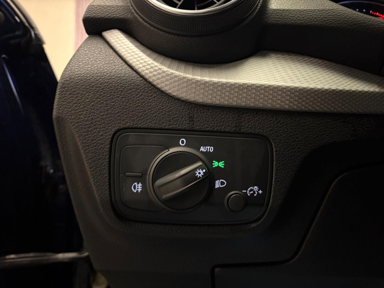 Audi Q2 30 TDI S tronic Identity Black