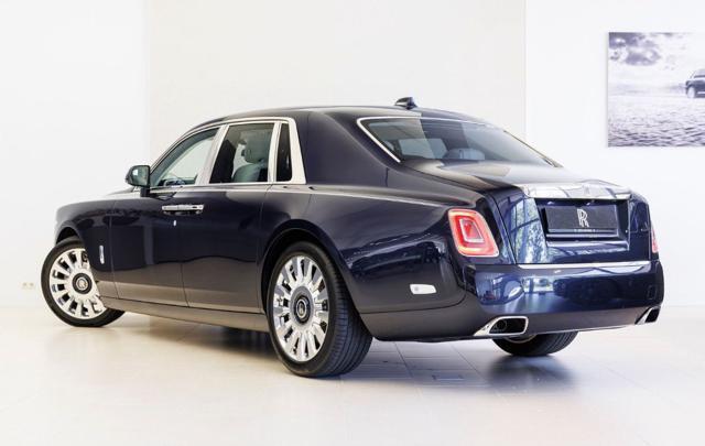 ROLLS-ROYCE Phantom SWB W12 420 KW (571HP)