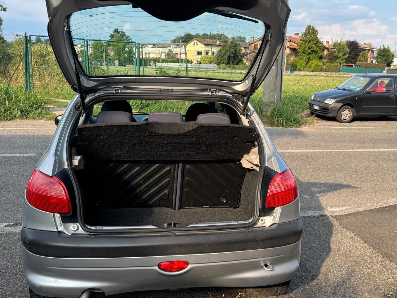 Peugeot 206 1.1 5p. XT