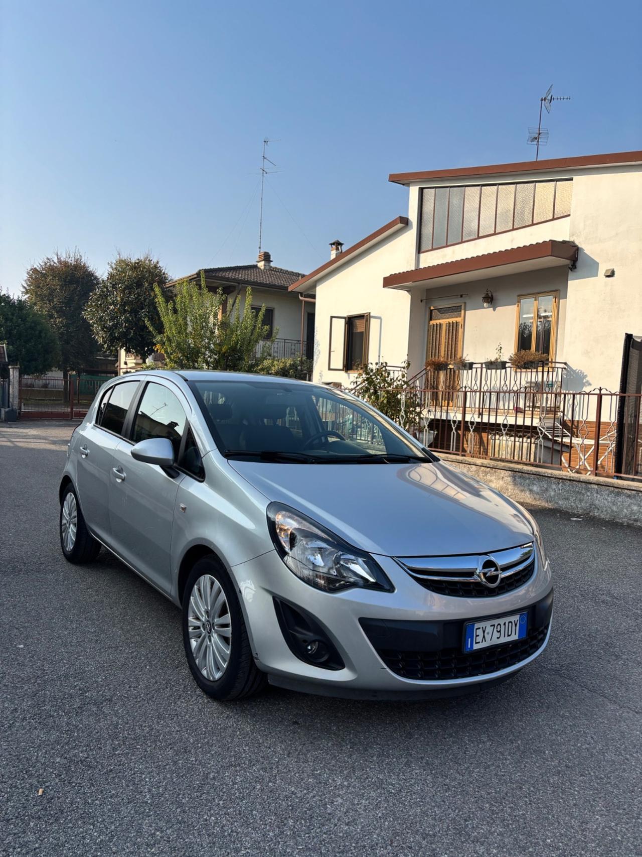 Opel Corsa 1.2 5 porte Sport