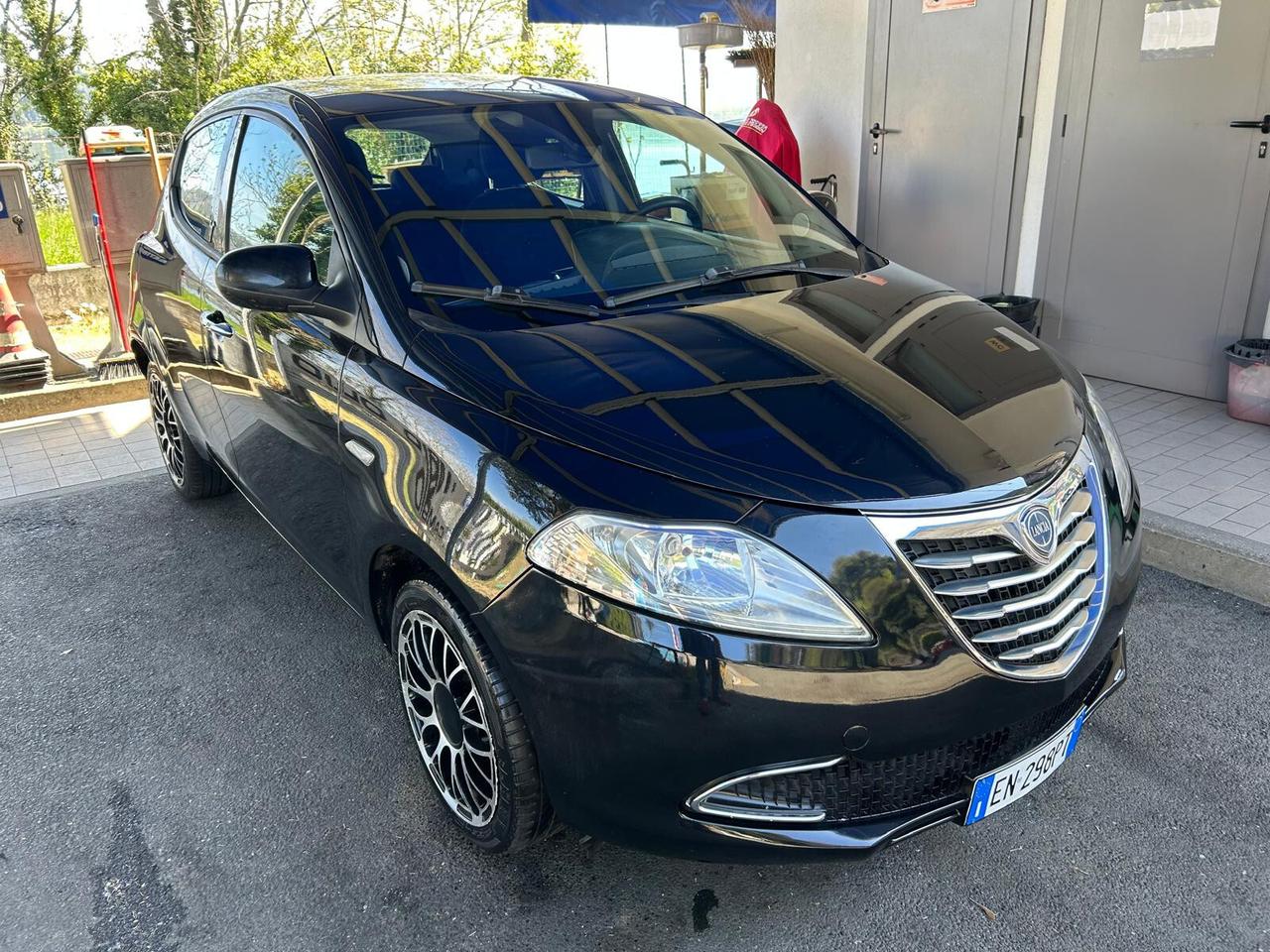 Lancia Ypsilon 1.2 69 CV 5 porte S&S Silver