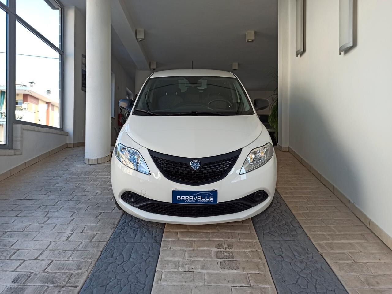 Lancia Ypsilon 1.0 FireFly 5 porte S&S Hybrid Ecochic Silver